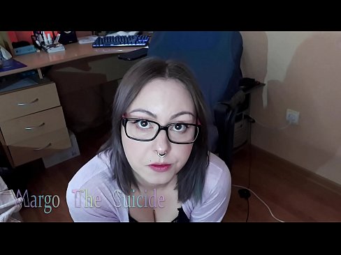 ❤️ Merch Sexy gyda Sbectol Yn Sugno Dildo'n Ddwfn ar y Camera ️❌ porno Rwsiaidd wrthon ni ️❤